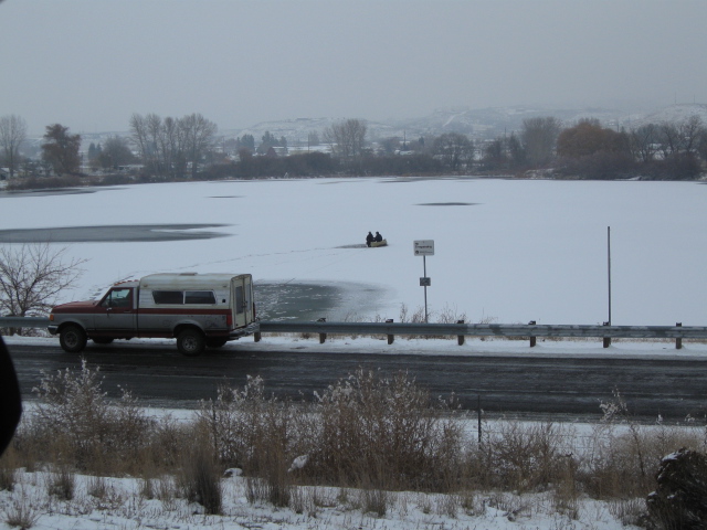 Lake_ice_fishing_001.jpg
