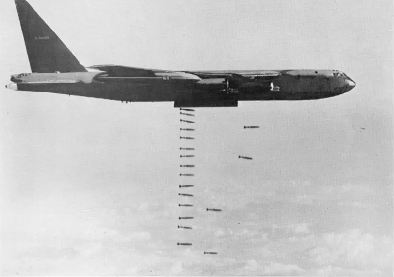 800px-B-52D_dropping_bombs.jpg