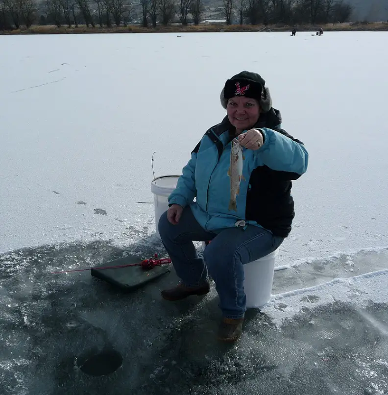 Monday 1-16-12 ice-fishing 018.JPG